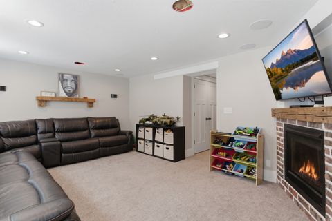 Tiny photo for 600 BARLOW ST, Clearfield, UT 84015 (MLS # 2155184)