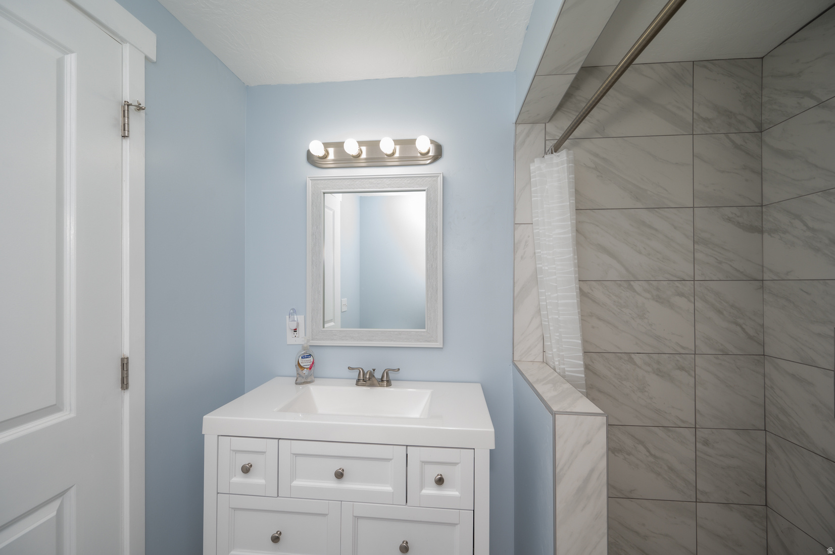 PORTERS CROSSING - Residential Lease