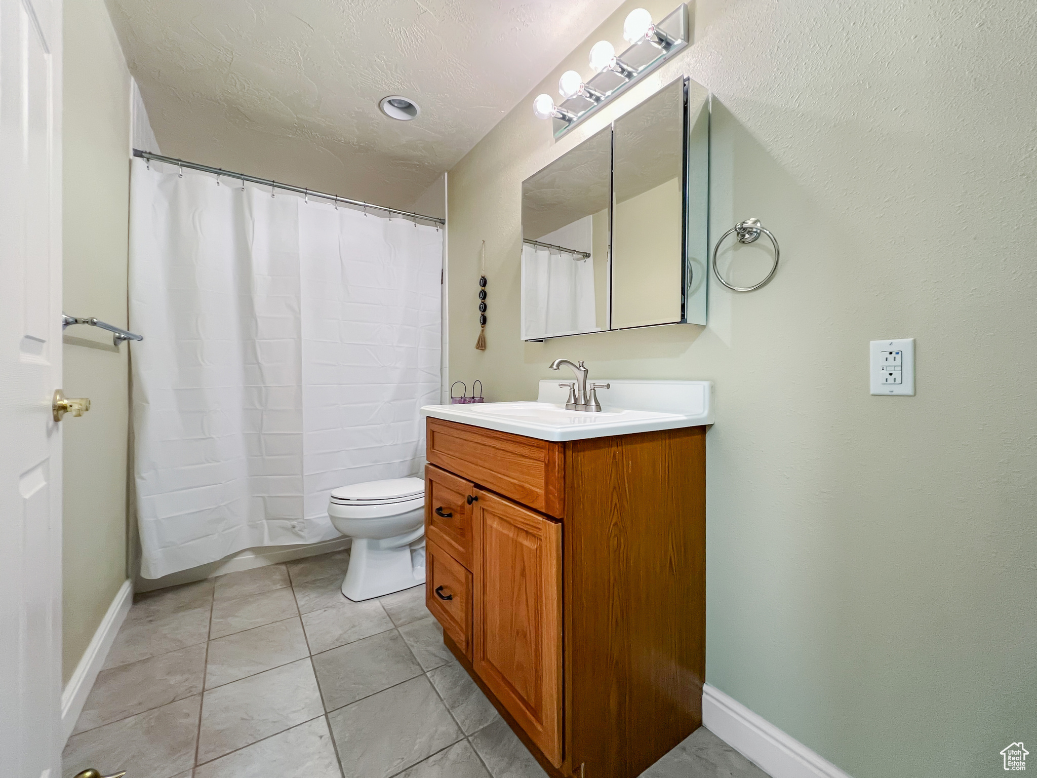 DIAMOND SUMMIT UNIT 9 - Residential Lease