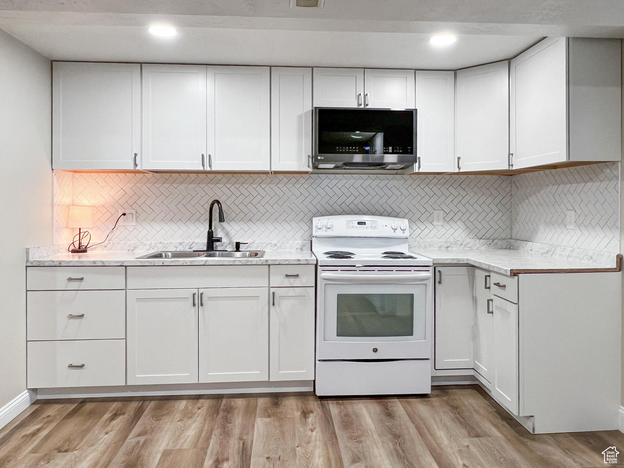 DIAMOND SUMMIT UNIT 9 - Residential Lease