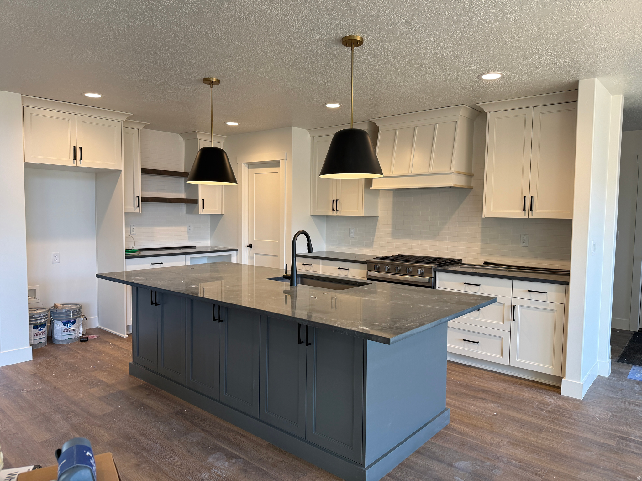 RIVERWOOD - Residential