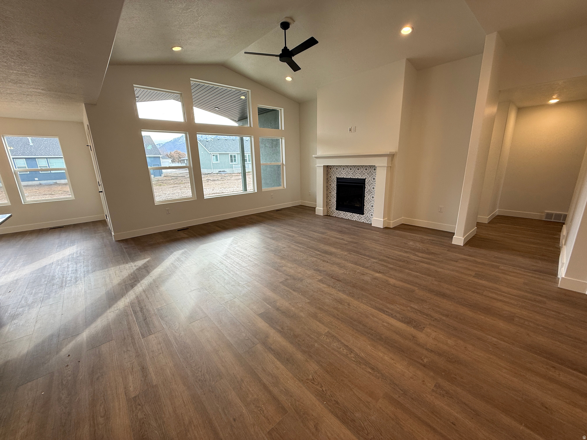 RIVERWOOD - Residential