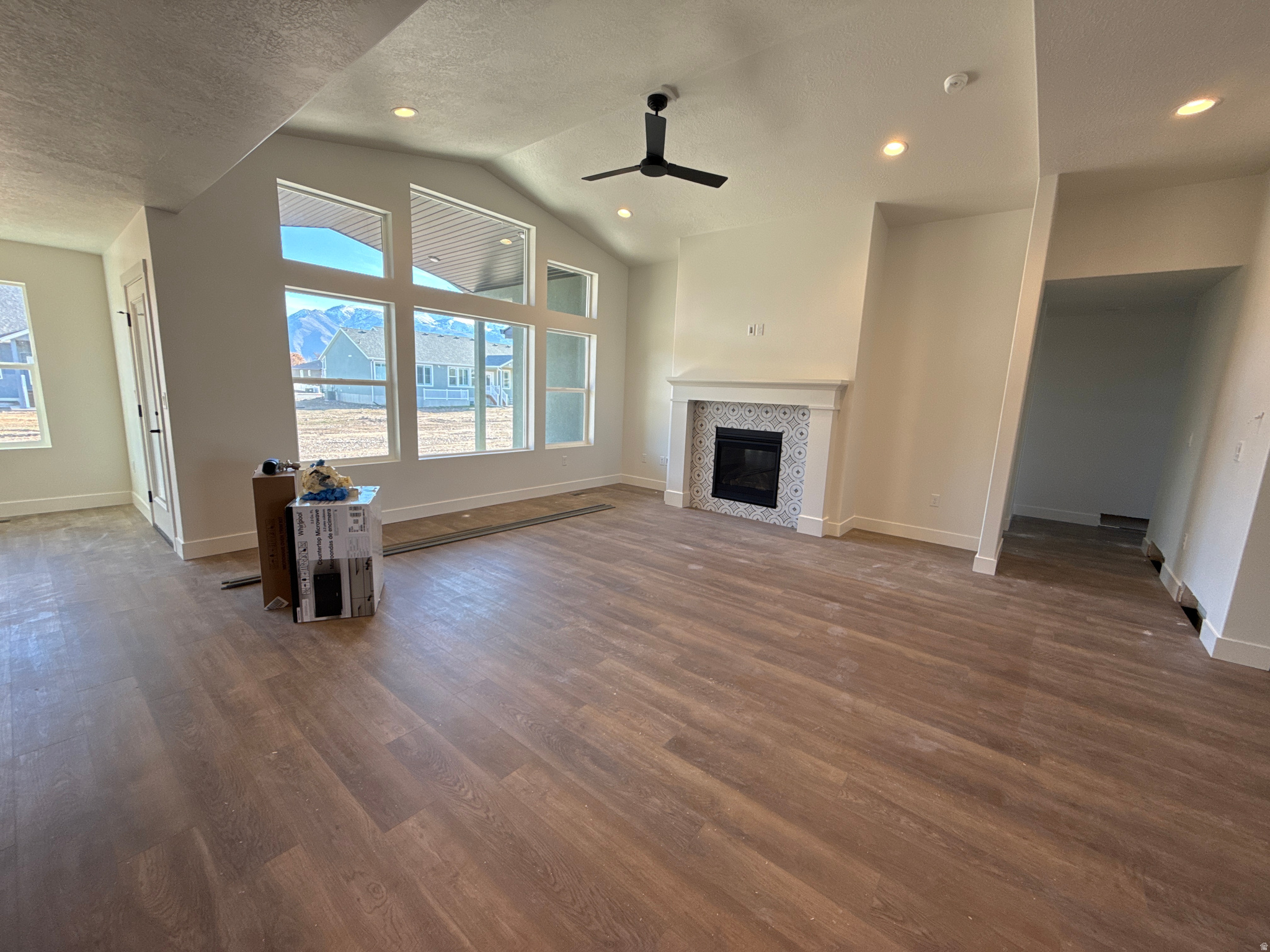 RIVERWOOD - Residential