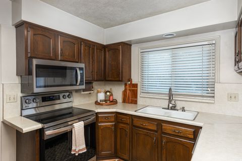 Tiny photo for 624 MOUNTAINEER CIR, Tooele, UT 84074 (MLS # 2120457)