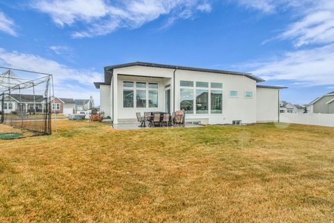 Tiny photo for 34 W 2250 S, Kaysville, UT 84037 (MLS # 2137771)