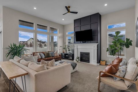 Tiny photo for 34 W 2250 S, Kaysville, UT 84037 (MLS # 2137771)