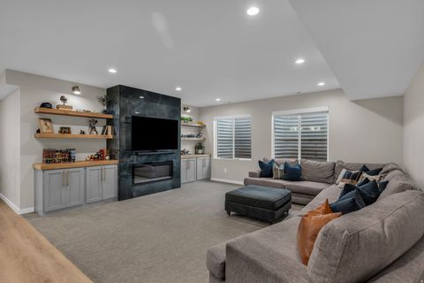 Tiny photo for 34 W 2250 S, Kaysville, UT 84037 (MLS # 2137771)