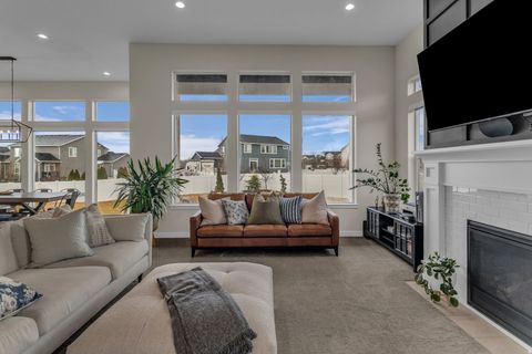 Tiny photo for 34 W 2250 S, Kaysville, UT 84037 (MLS # 2137771)