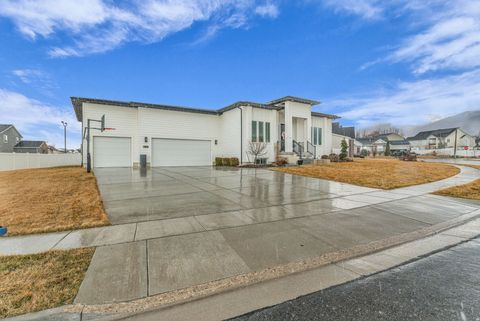 Tiny photo for 34 W 2250 S, Kaysville, UT 84037 (MLS # 2137771)