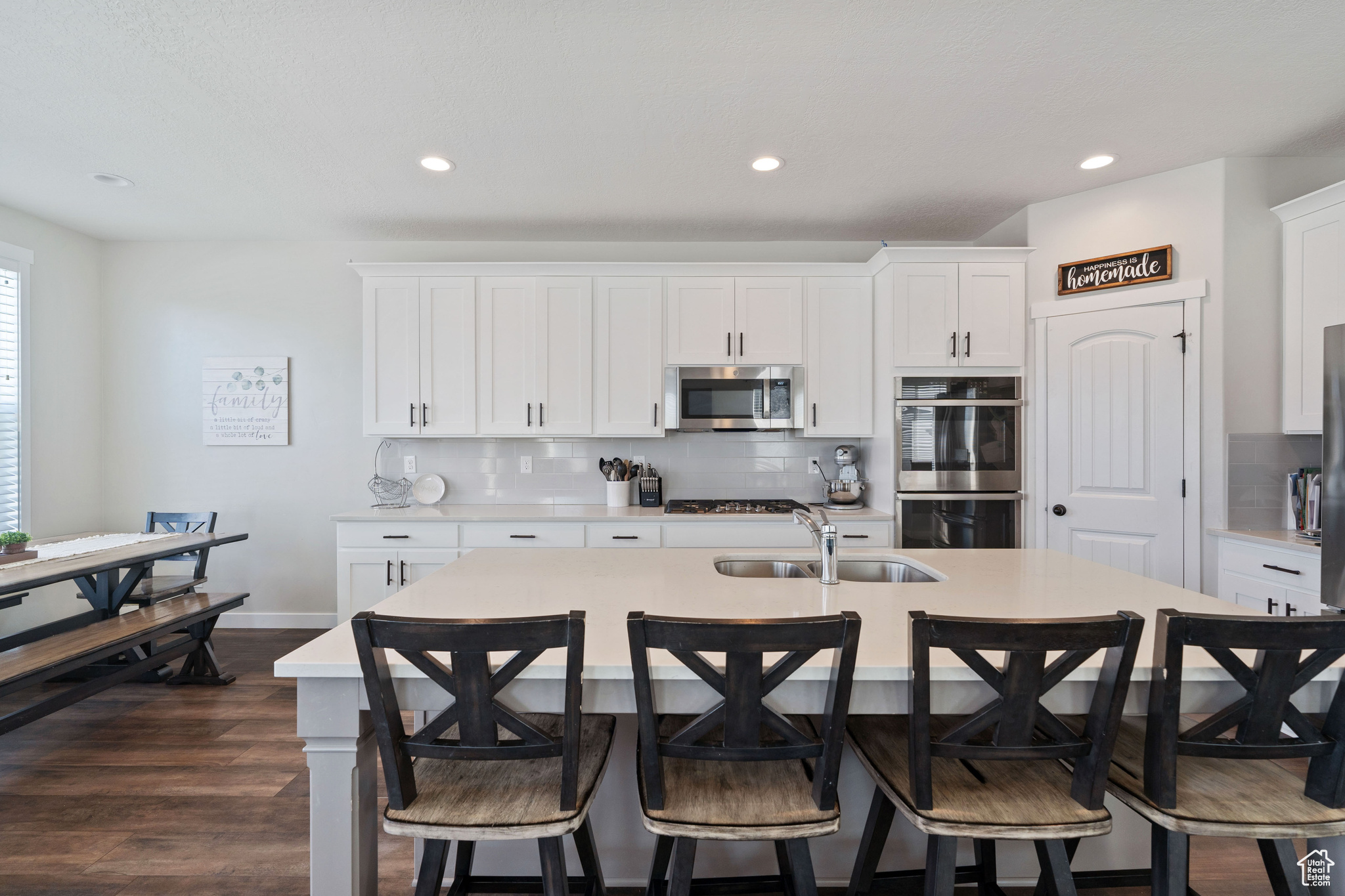 VIVIAN ESTATES - Residential
