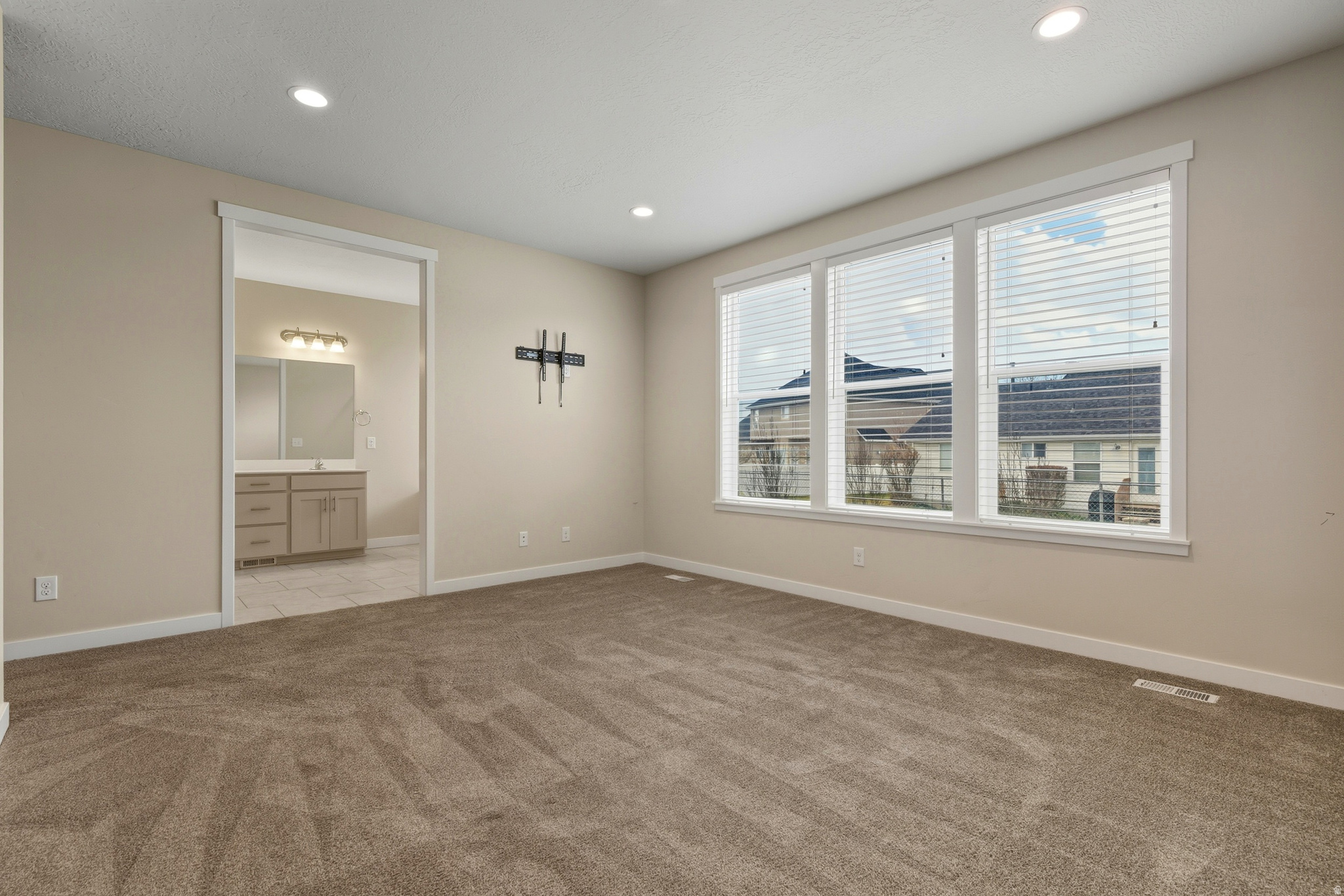 VIVIAN ESTATES - Residential