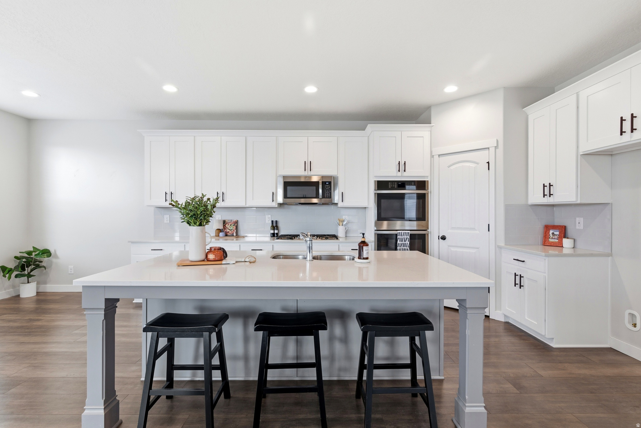 VIVIAN ESTATES - Residential