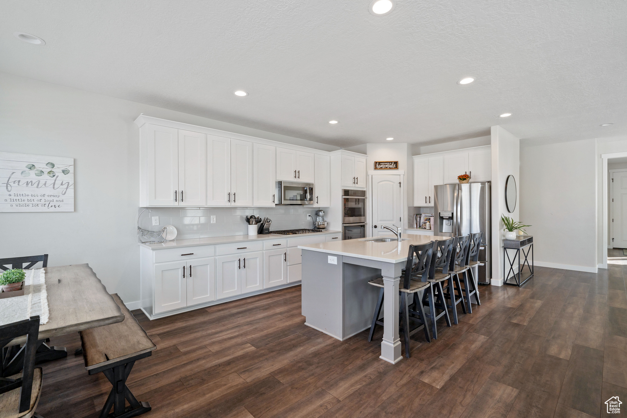 VIVIAN ESTATES - Residential