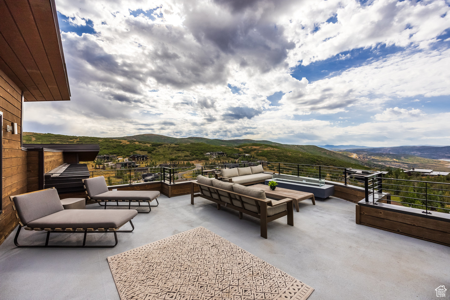 DEER VISTA - Residential
