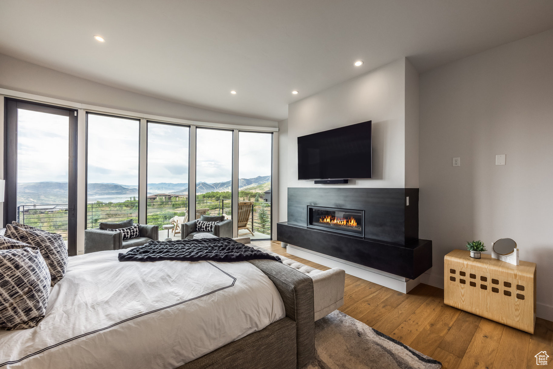 DEER VISTA - Residential