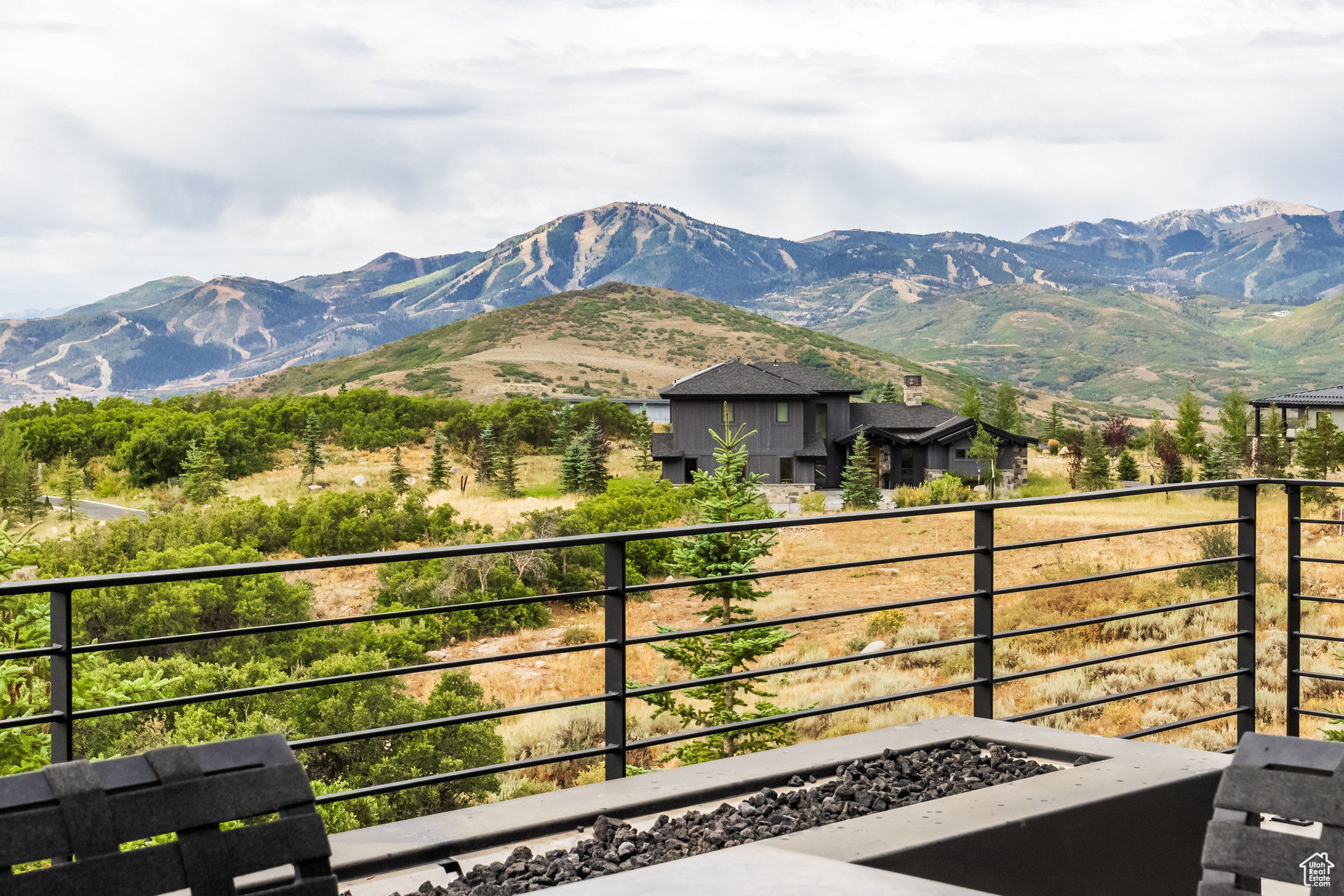 DEER VISTA - Residential