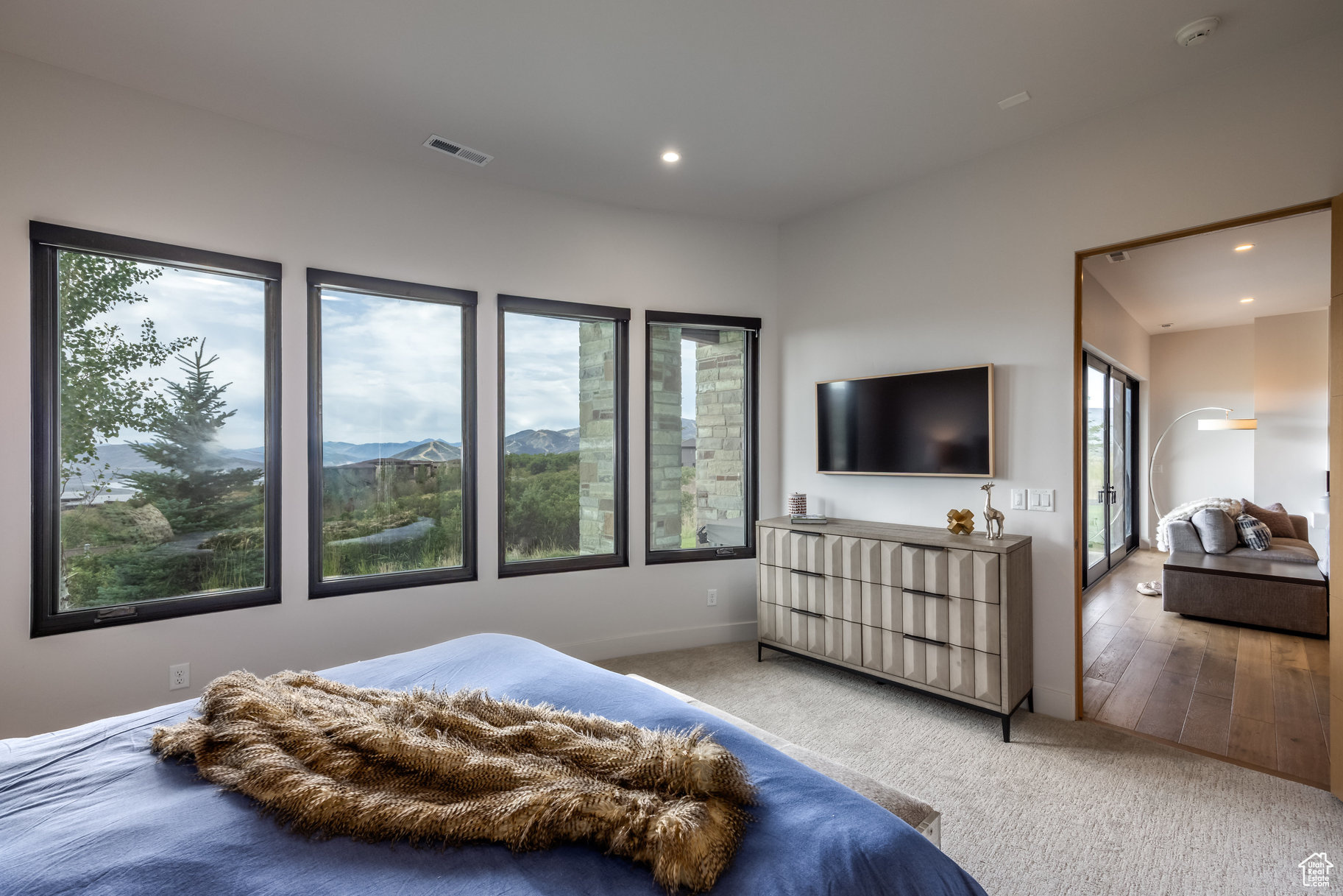 DEER VISTA - Residential