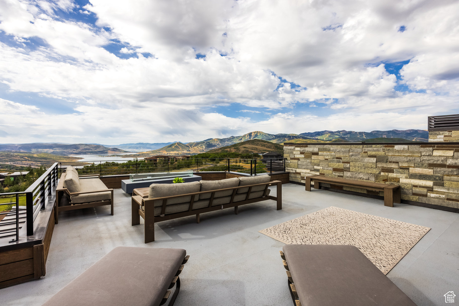 DEER VISTA - Residential