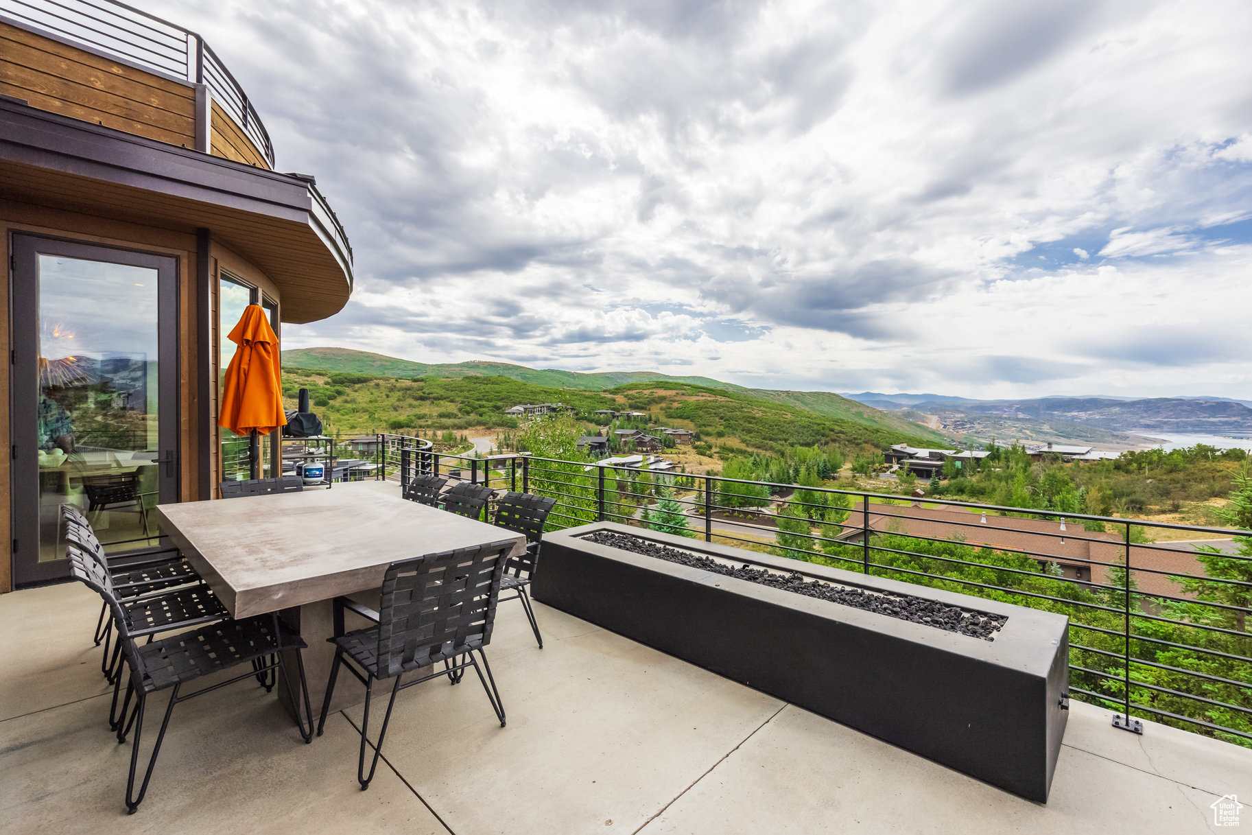 DEER VISTA - Residential