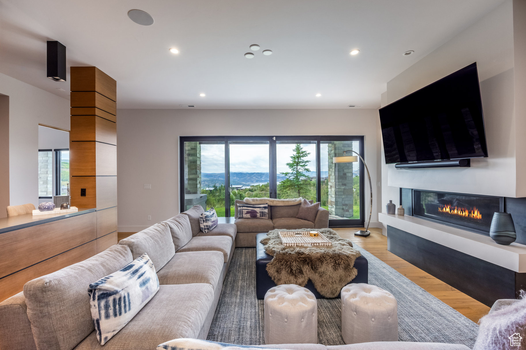 DEER VISTA - Residential