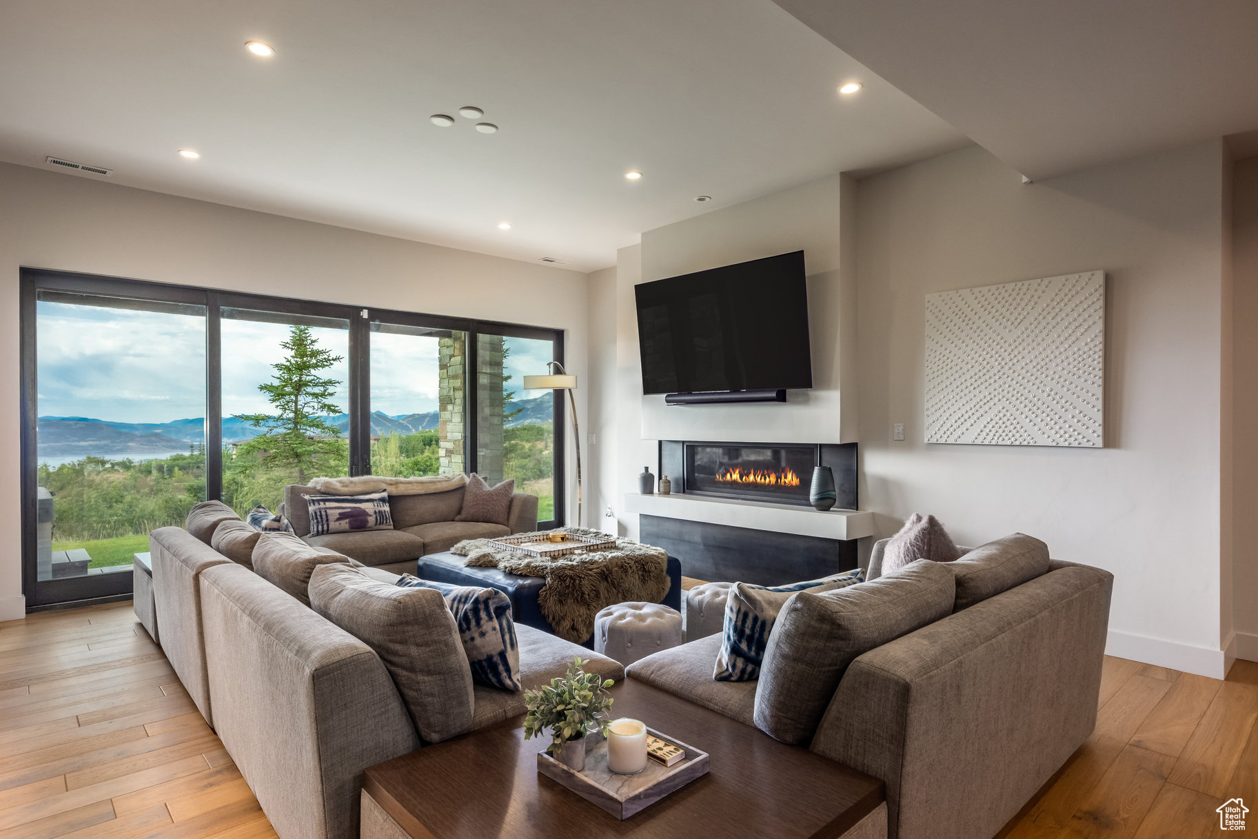 DEER VISTA - Residential