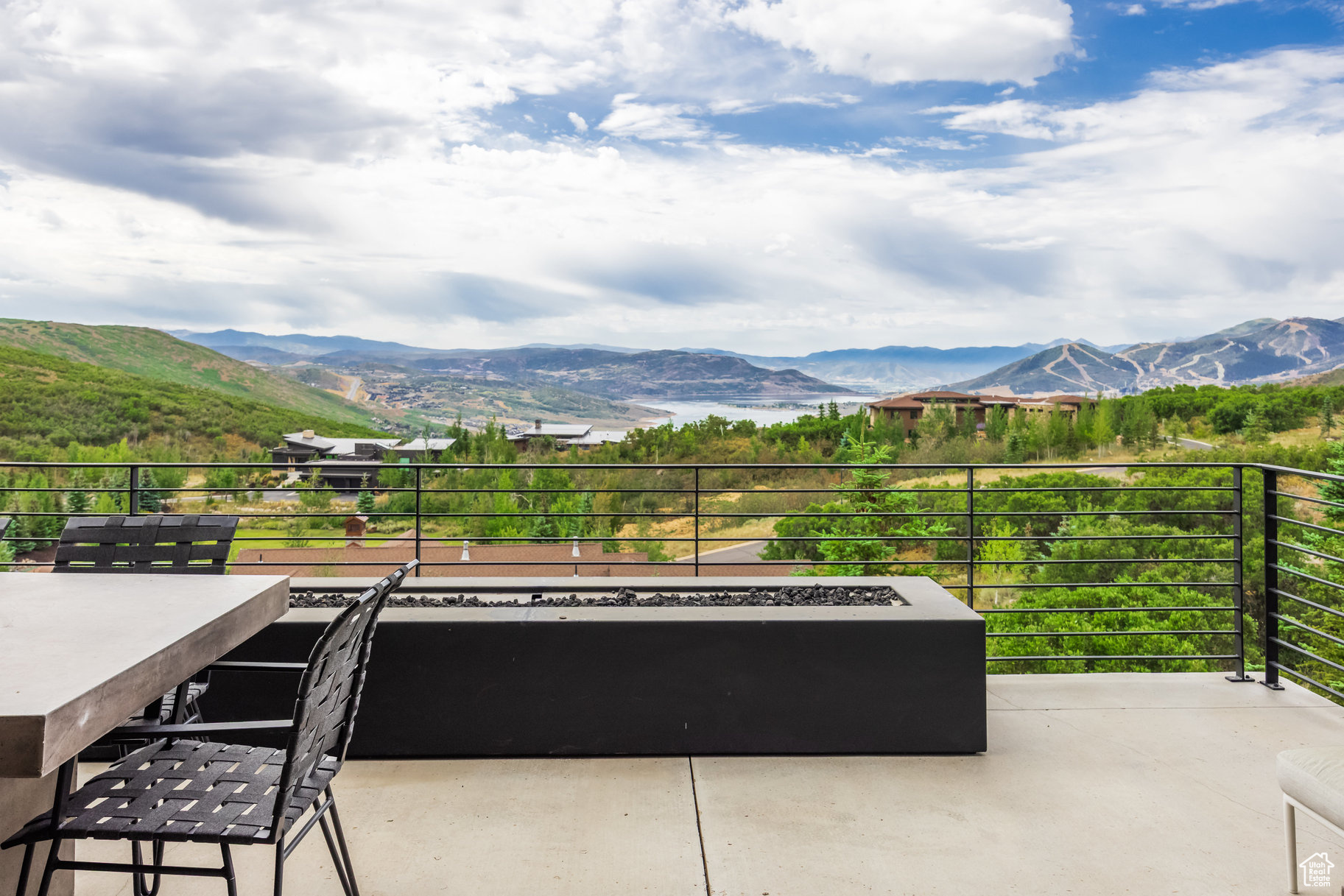 DEER VISTA - Residential