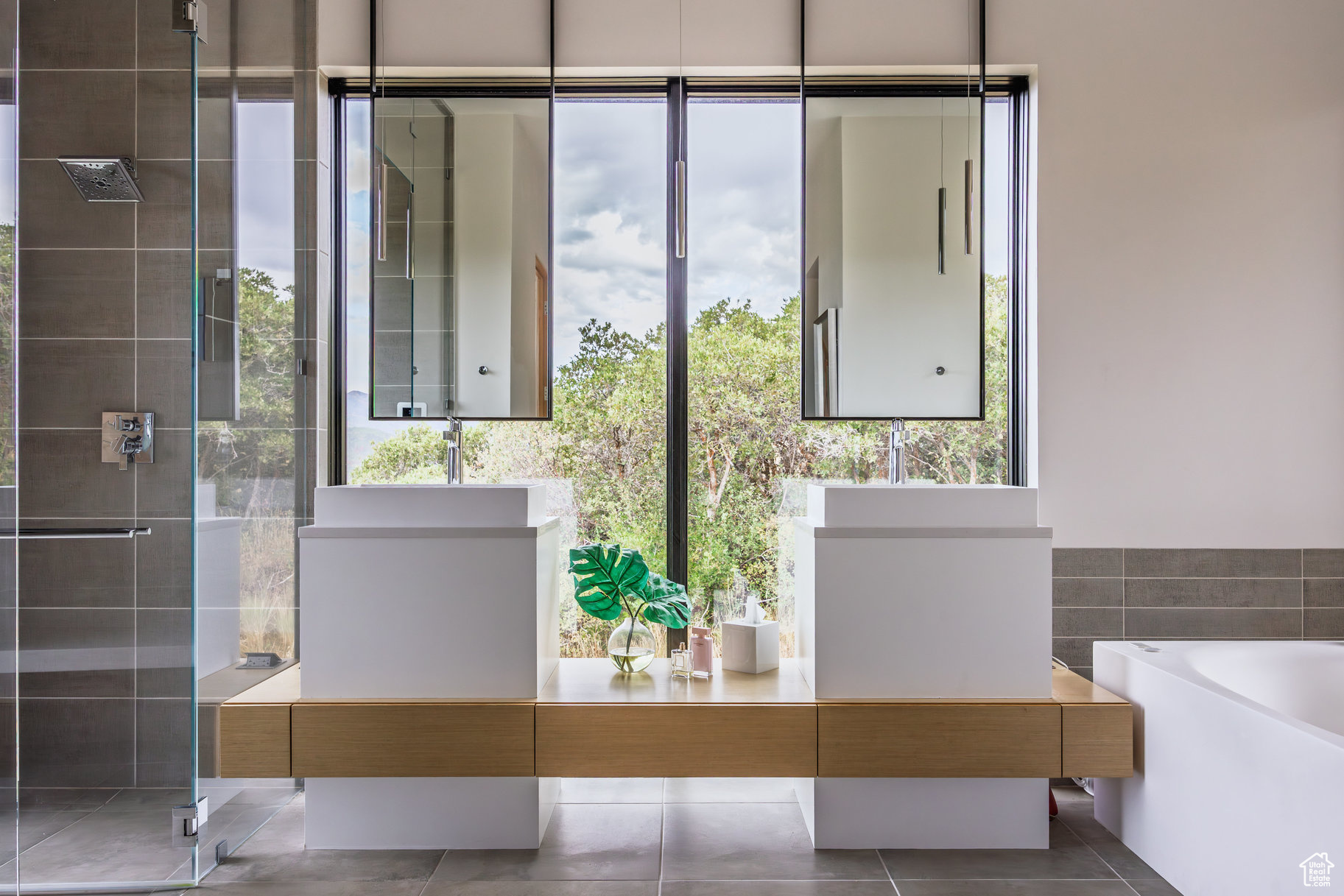 DEER VISTA - Residential