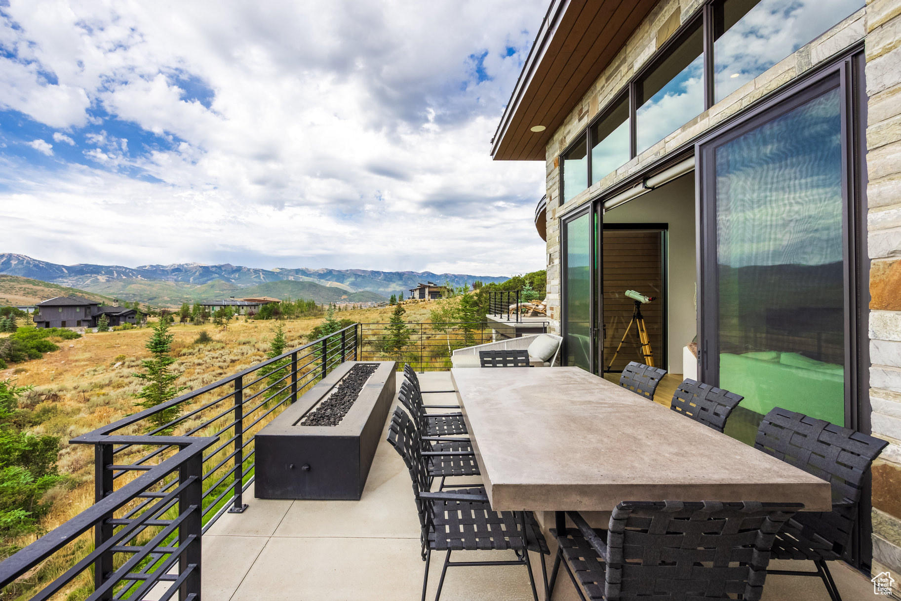 DEER VISTA - Residential