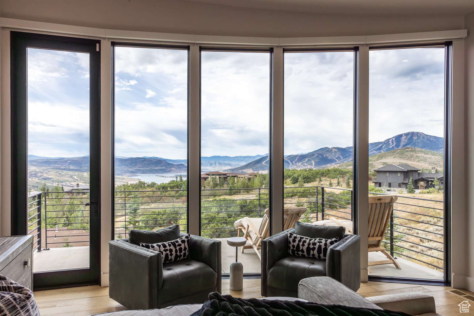 DEER VISTA - Residential