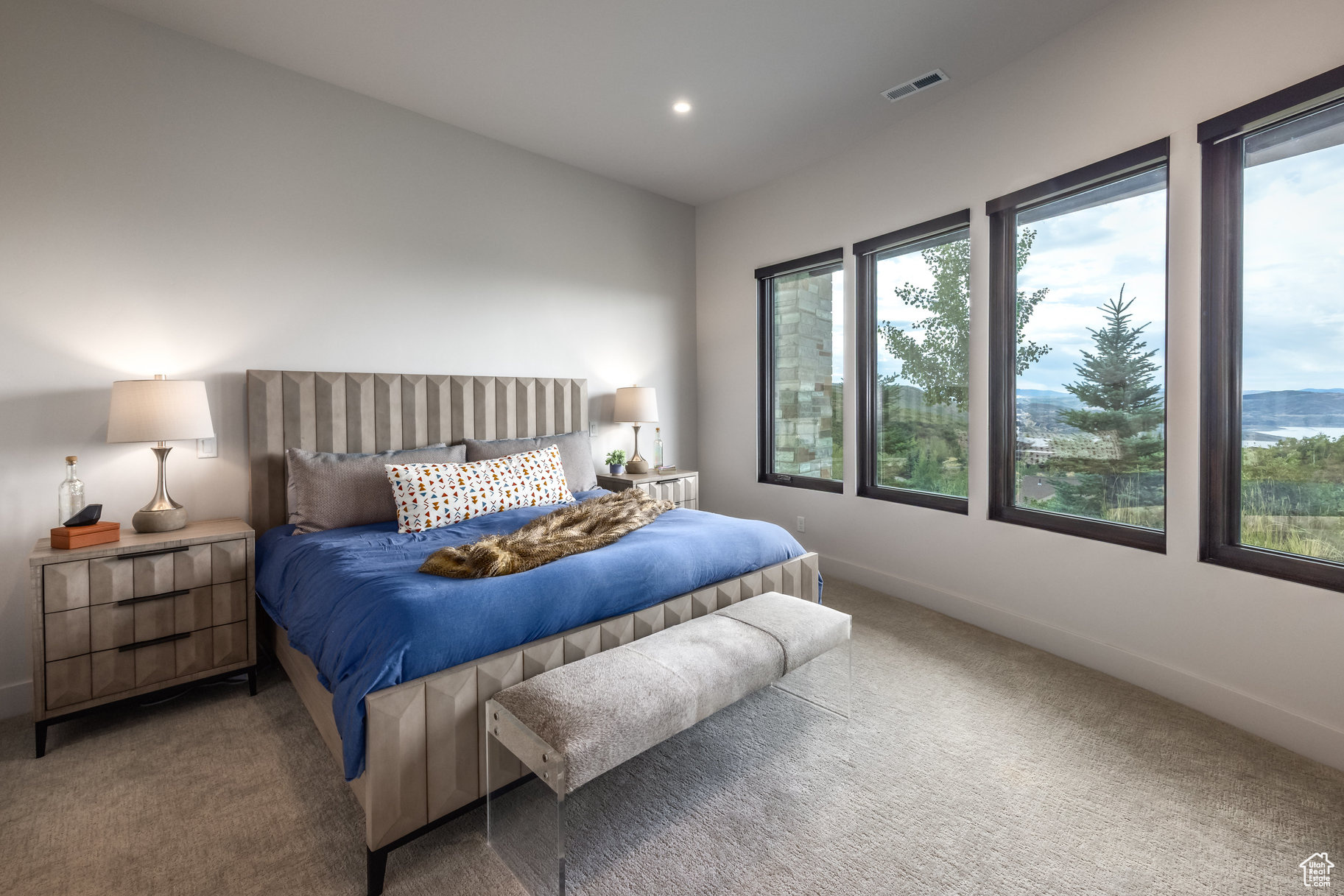 DEER VISTA - Residential