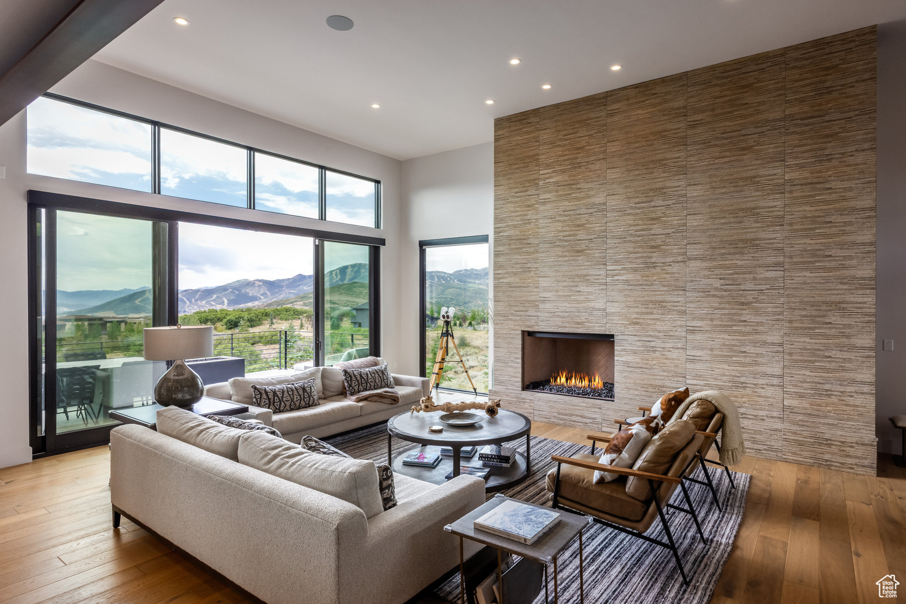 DEER VISTA - Residential