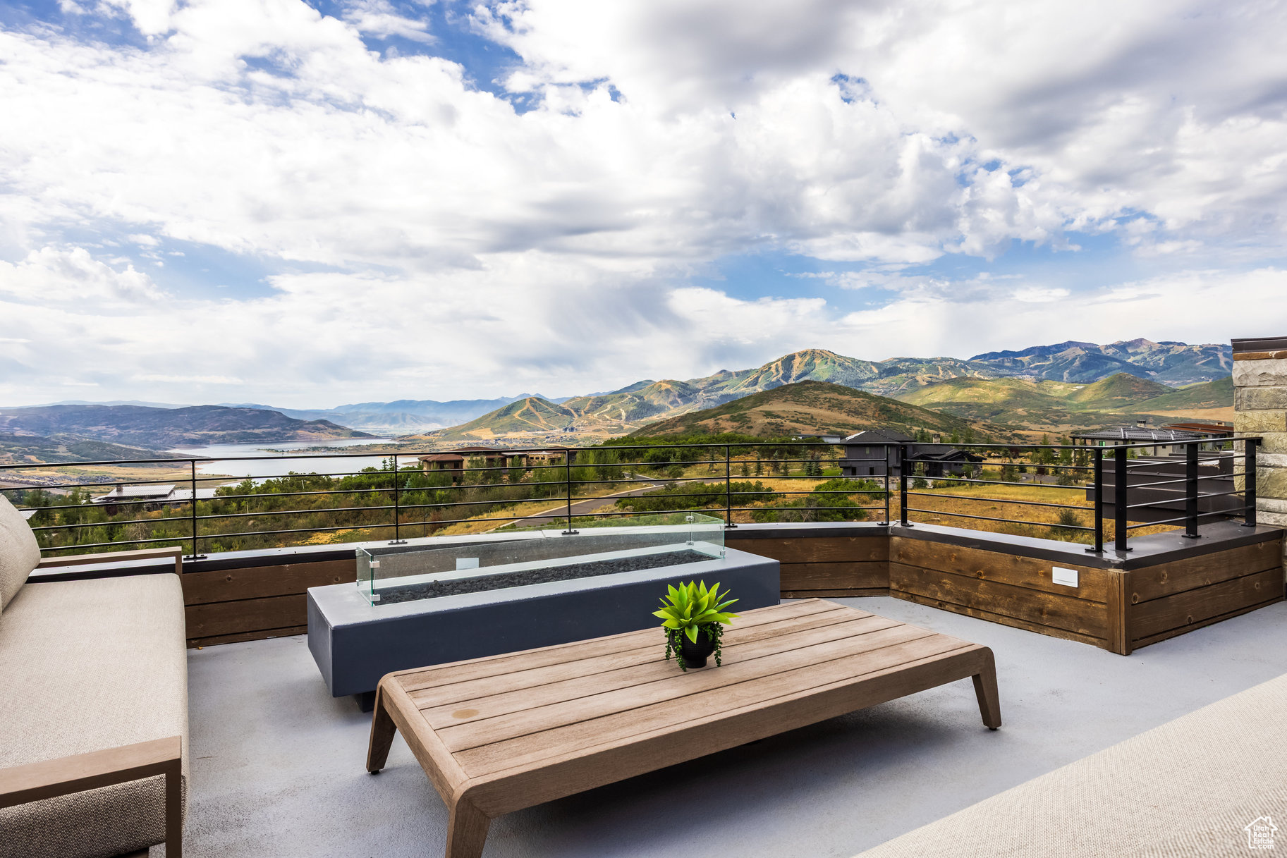 DEER VISTA - Residential