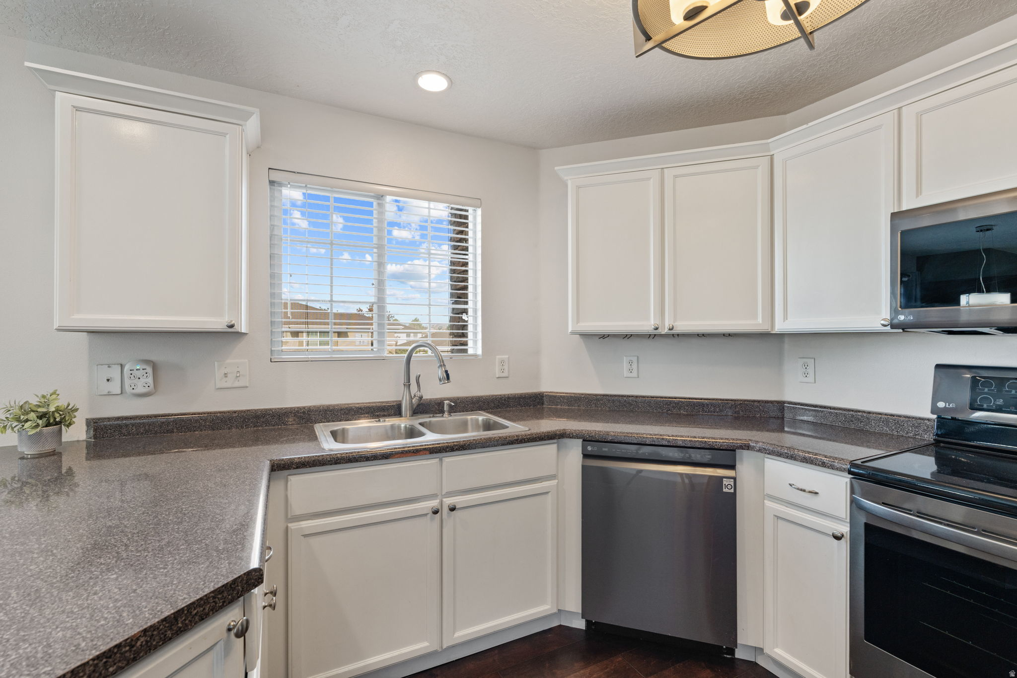 DRAPER PEAKS CONDOMINIUMS PHASE 4 - Residential