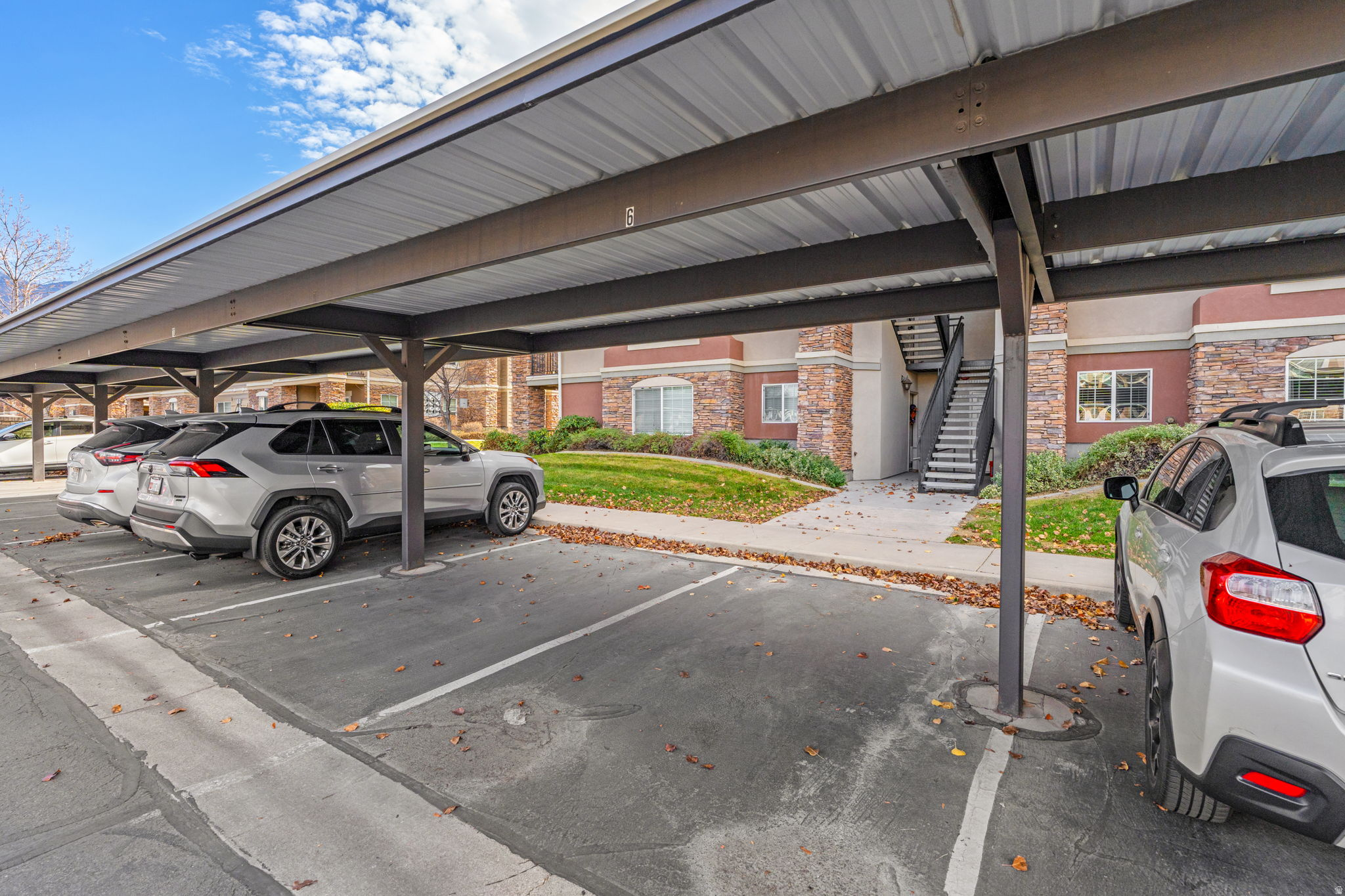 DRAPER PEAKS CONDOMINIUMS PHASE 4 - Residential