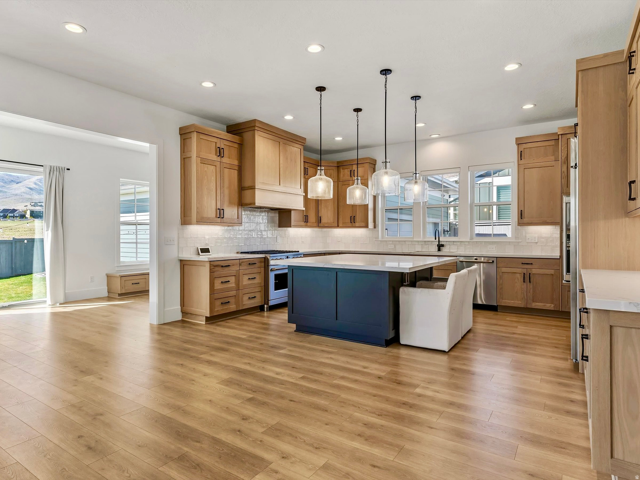 BEACON POINTE - Residential