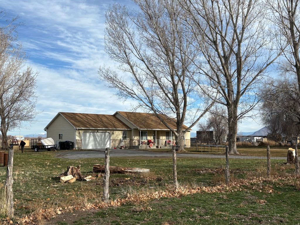 Photo of 231 E NORTH ST, Grantsville, UT 84029 (MLS # 2128809)