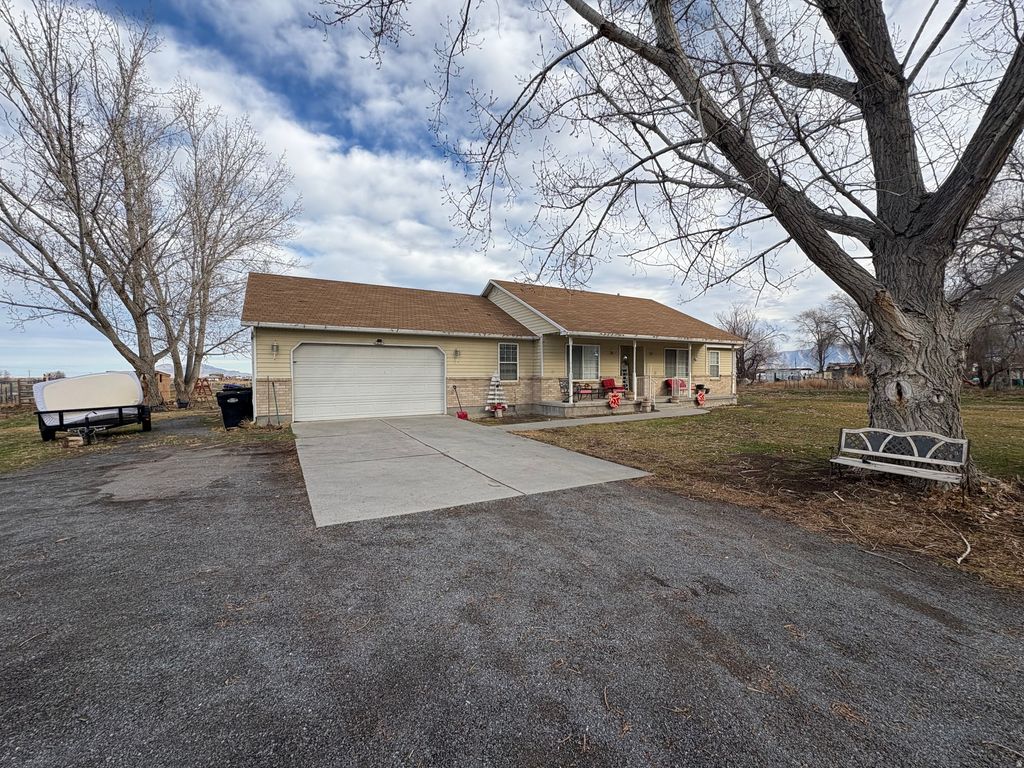 Photo of 231 E NORTH ST, Grantsville, UT 84029 (MLS # 2128809)