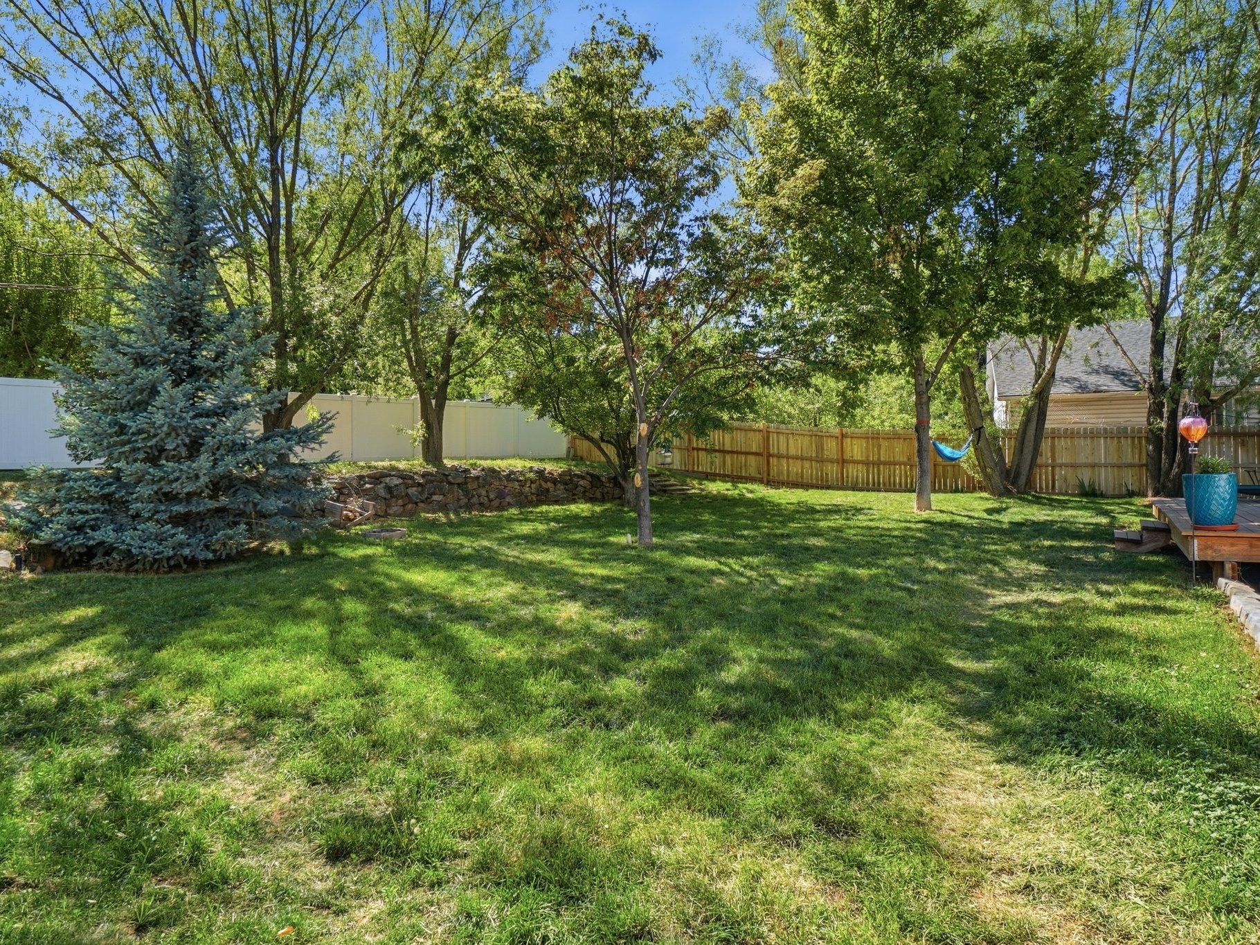 CEDAR BENCH - Residential