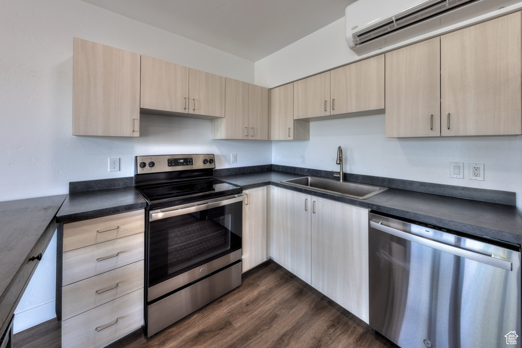 KANE CREEK CONDOS - Residential