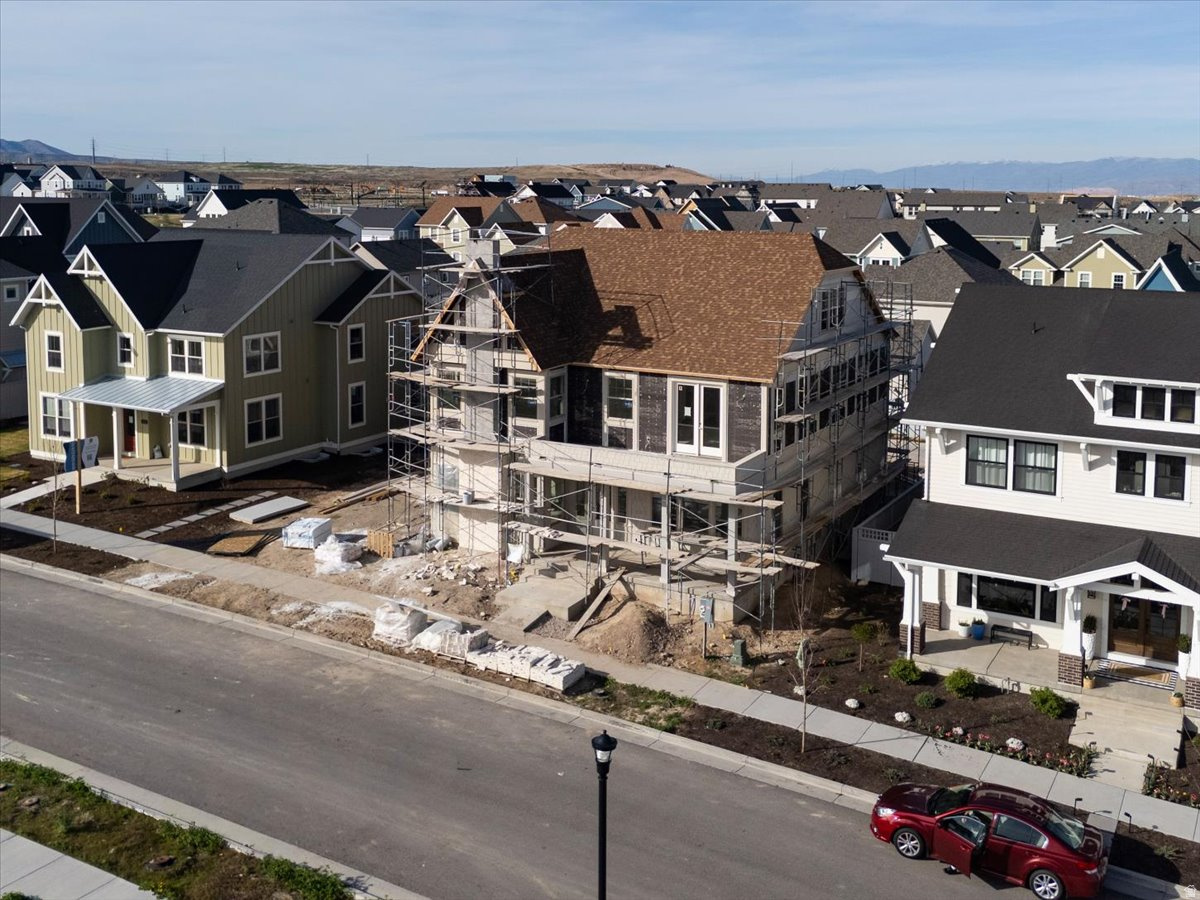 DAYBREAK - Residential