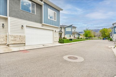 Tiny photo for 1147 N HAIGHT CREEK LOOP, Farmington, UT 84025 (MLS # 2153006)