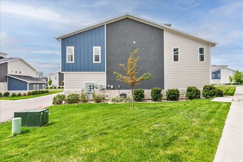Tiny photo for 1147 N HAIGHT CREEK LOOP, Farmington, UT 84025 (MLS # 2153006)