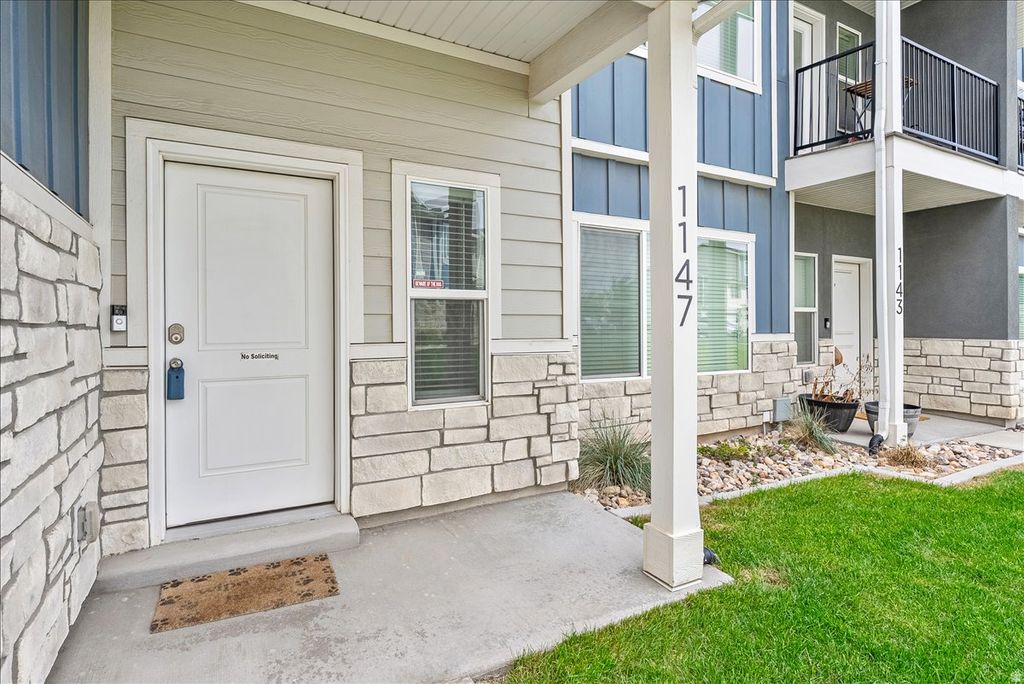 Photo of 1147 N HAIGHT CREEK LOOP, Farmington, UT 84025 (MLS # 2153006)