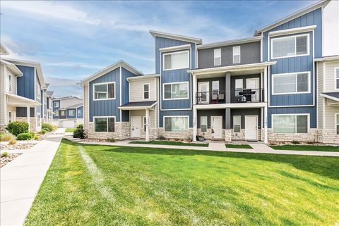 Tiny photo for 1147 N HAIGHT CREEK LOOP, Farmington, UT 84025 (MLS # 2153006)