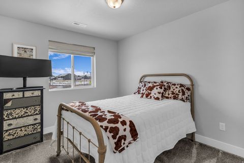 Tiny photo for 2049 W NATALIE AVE, Syracuse, UT 84075 (MLS # 2138073)