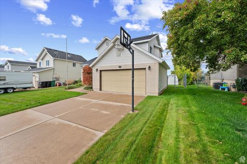 Tiny photo for 1746 S 300 E, Kaysville, UT 84037 (MLS # 2116841)