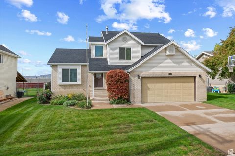 Tiny photo for 1746 S 300 E, Kaysville, UT 84037 (MLS # 2116841)