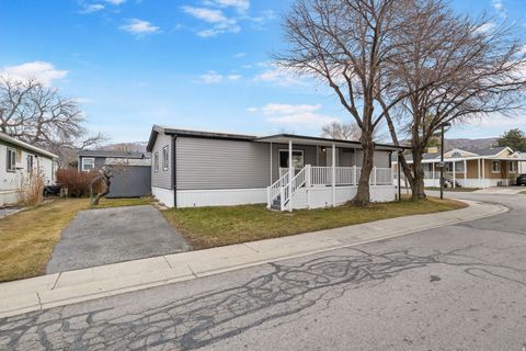 Tiny photo for 562 LANCELOT DR #60, North Salt Lake, UT 84054 (MLS # 2137057)