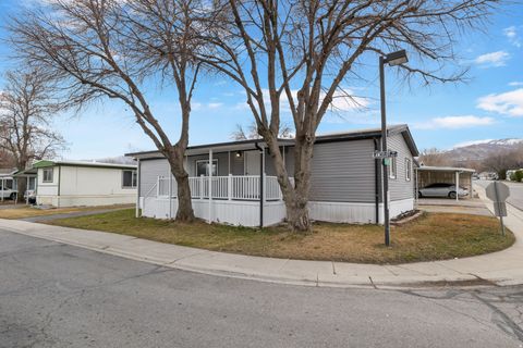 Tiny photo for 562 LANCELOT DR #60, North Salt Lake, UT 84054 (MLS # 2137057)