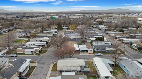 Tiny photo for 562 LANCELOT DR #60, North Salt Lake, UT 84054 (MLS # 2137057)